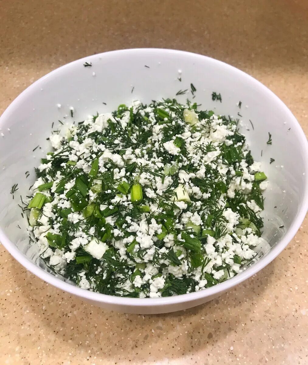 Киш с брынзой и шпинатом. Блины с творогом и зеленью. Творог с укропом. Блинчики с сулугуни и зеленью. Пирожки с творогом.