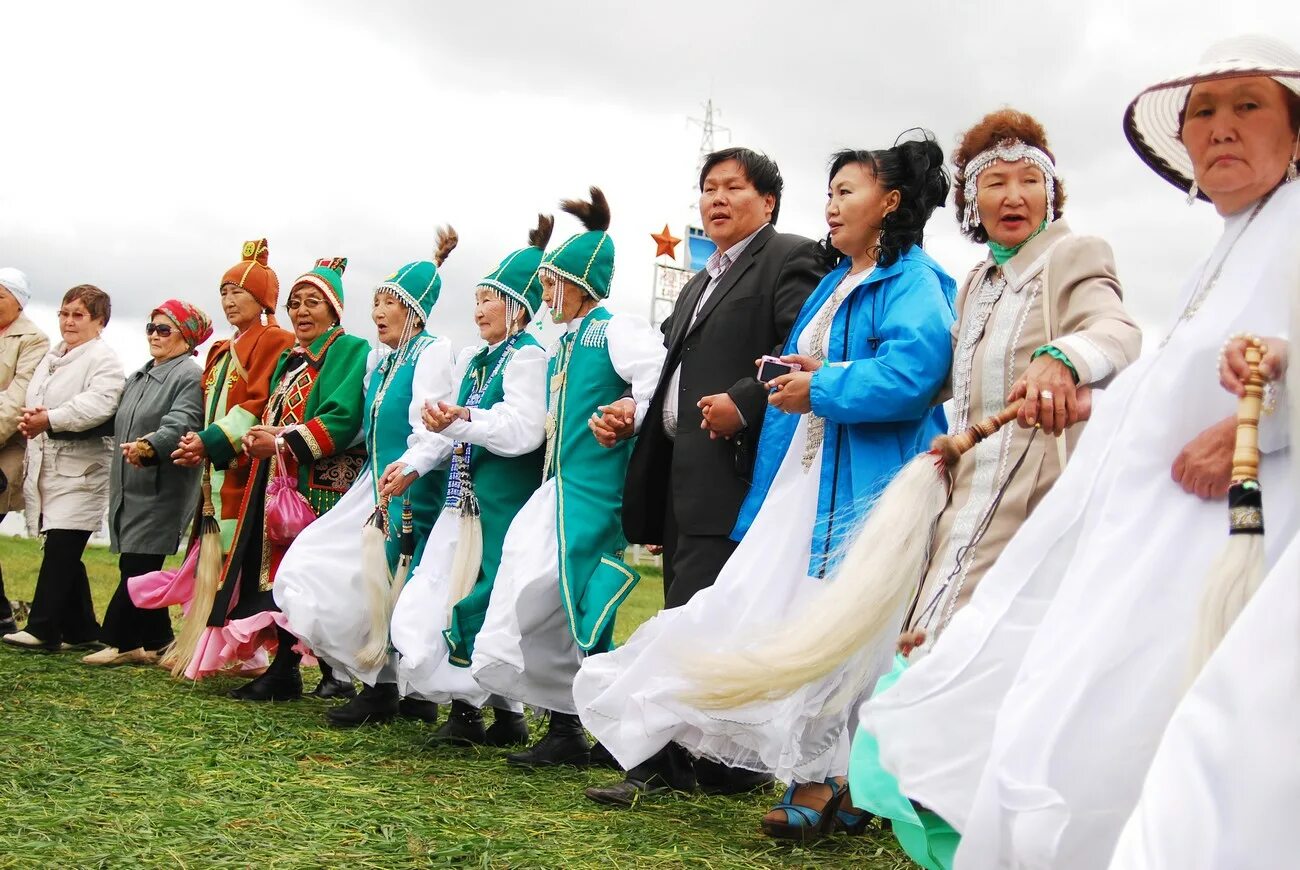 олонхосуты ,фото. уххан сирэ. дуобат. солист туймаада. николаев иван николаевич (уххан).