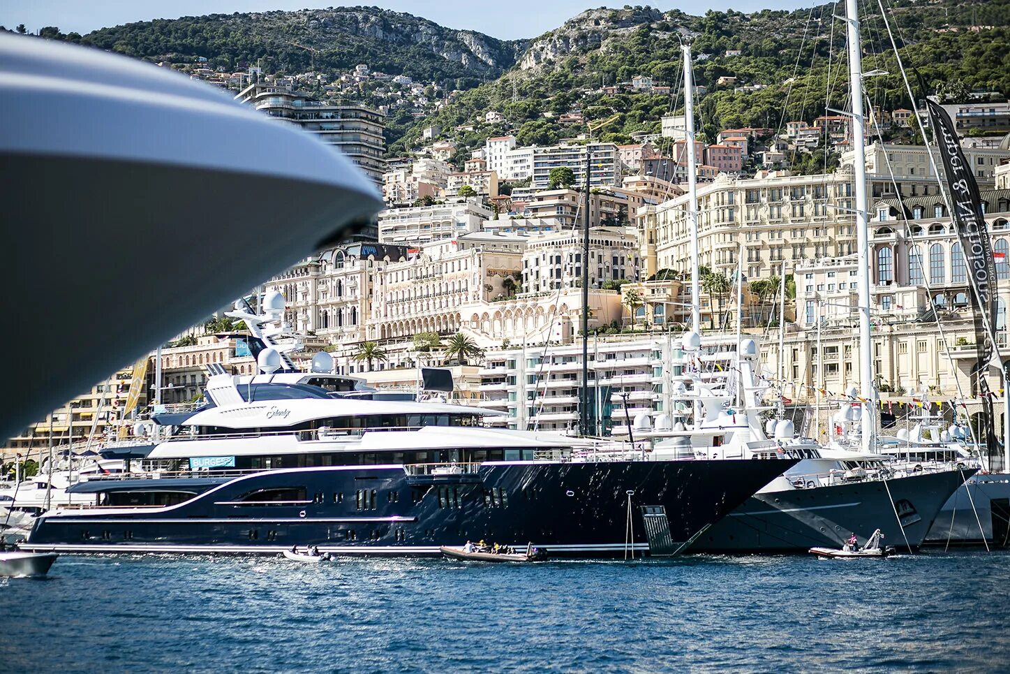 Яхта мерлин. Яхта стритс оф монако. "улицы монако" (streets of monaco) яхта. Яхта streets of monaco владелец. Yachts перевод.