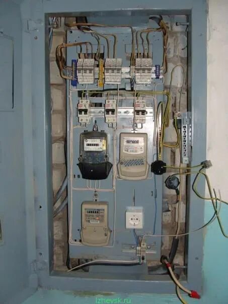 Щиток шлс-4м. Распределительный электрощит щит этажный. Щит этажный квартирный расключение. Электрощитовая вру 0,4 квт табличка. Щит этажный квартирный расключение.