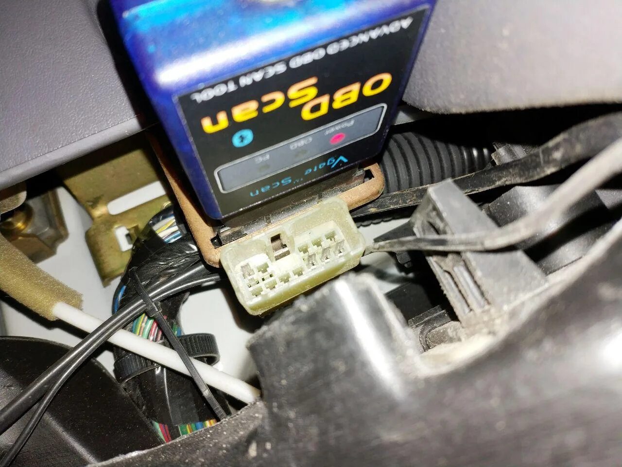 Неисправность obd фотон. Dodge stratus obd2. dodge stratus 2004 разъем obd. диагностический разъем крайслер. dodge stratus 2002 диагностический разъём.