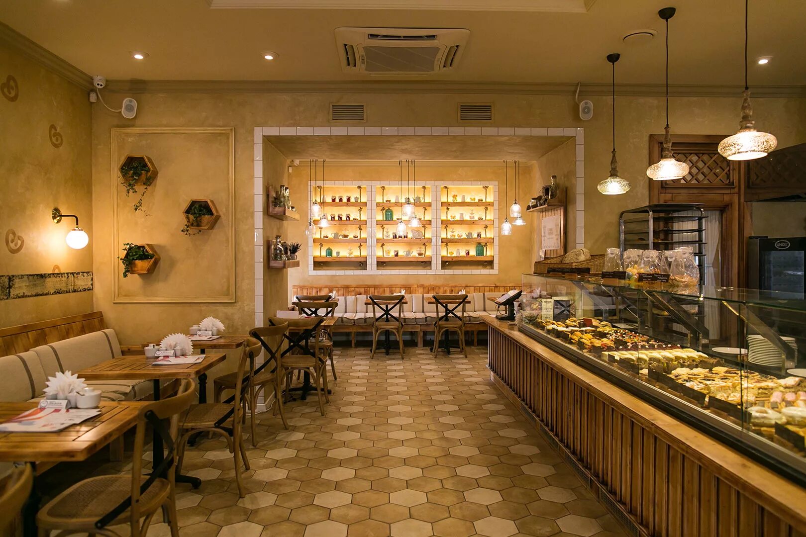 Интерьер пекарни. Интерьер пекарни. Интерьер пекарни. Витрина кондитерская carboma kc70 vv 0,9-1 standard техно (9006-9005, черная). Кафе-кондитерская «bakery chicago family».