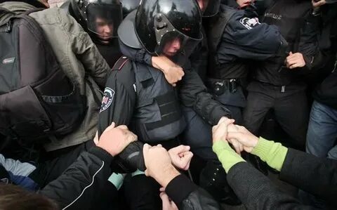 Избил ментов