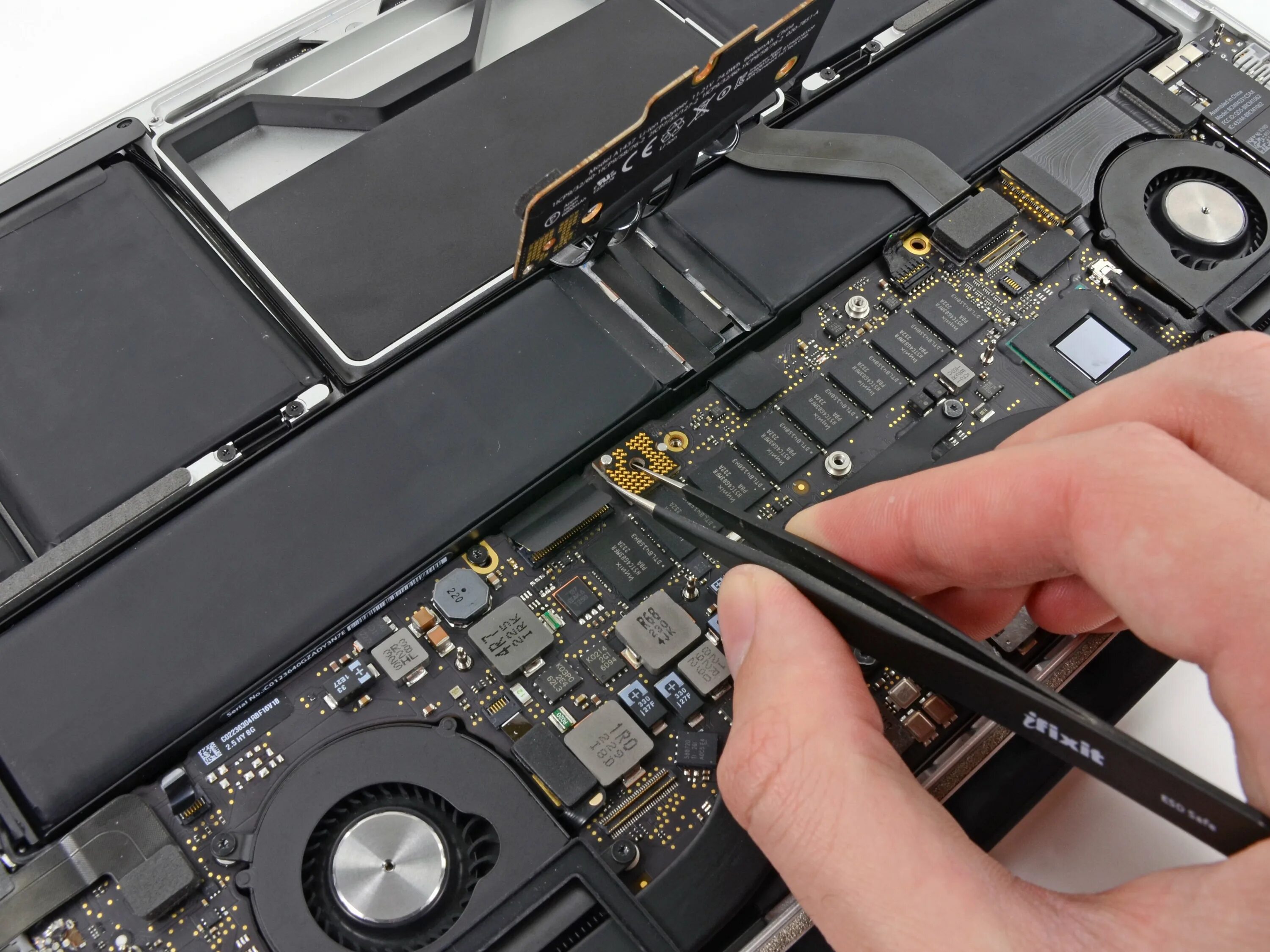 Установить второй ноутбук. MACBOOK Pro Retina 2013. MACBOOK 13 Pro Repair. MACBOOK Pro 13 шлейф аккумулятора. MACBOOK Pro 13 2013 Retina.