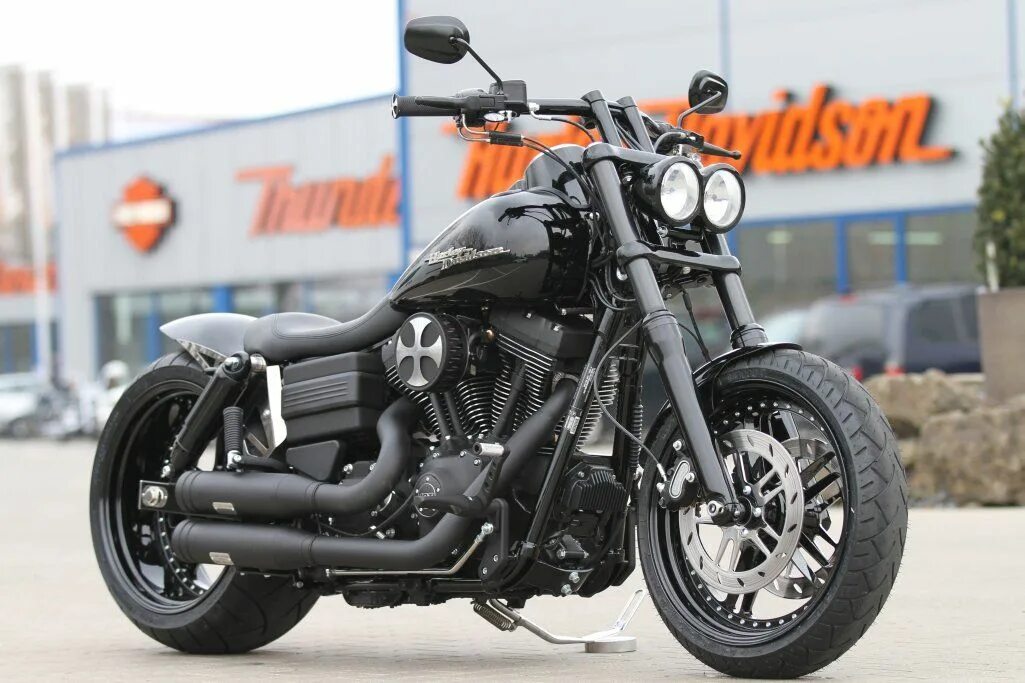 В боб мотоцикл. Мотоцикл харлей дэвидсон фэт боб. harley davidson dyna fat bob. harley davidson fat bob 2025. кастом fat bob.
