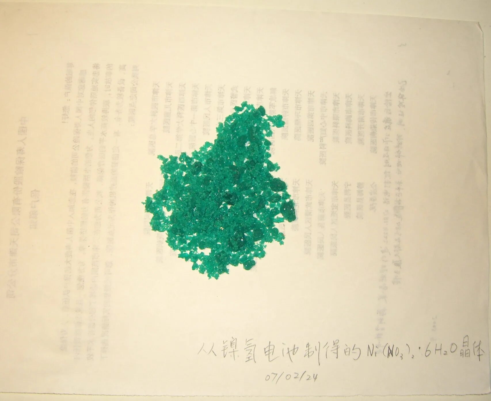 Нитрата никеля ii. Nino32 цвет. Никель азотнокислый 6-водный. Гексагидрат нитрата меди. Зеленая соль никеля.