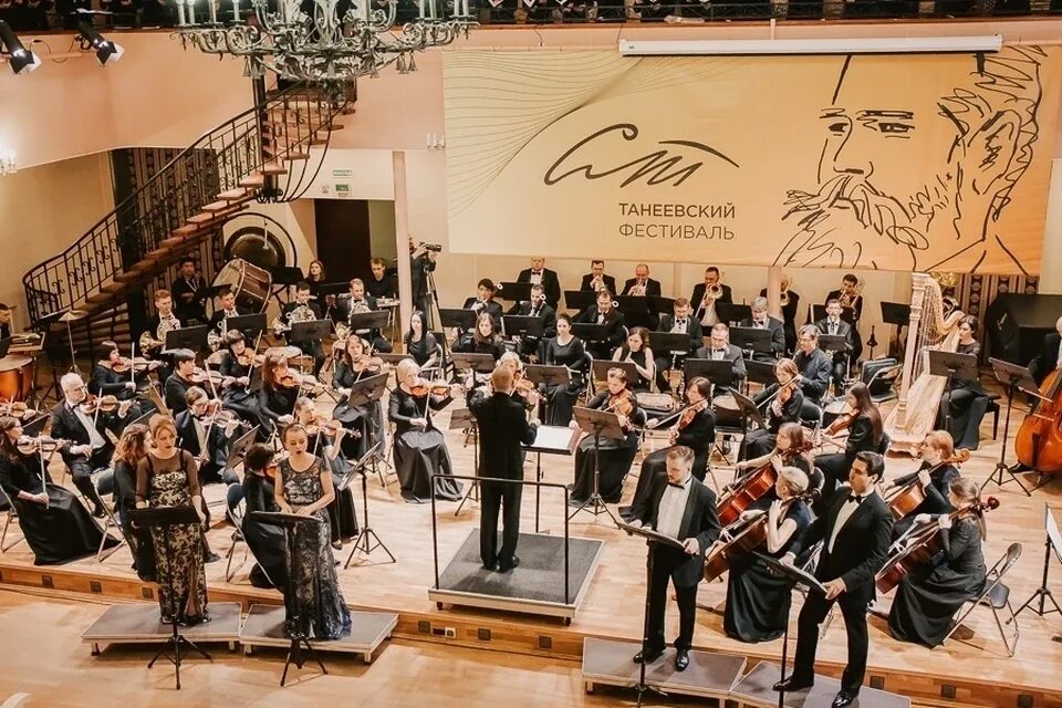 сцена музыкального фестиваля. пахмутова на юбилейном концерте. Vi всероссийский музыкальный фестиваль "рождённые россией". глинки. фестиваль имени глинки.