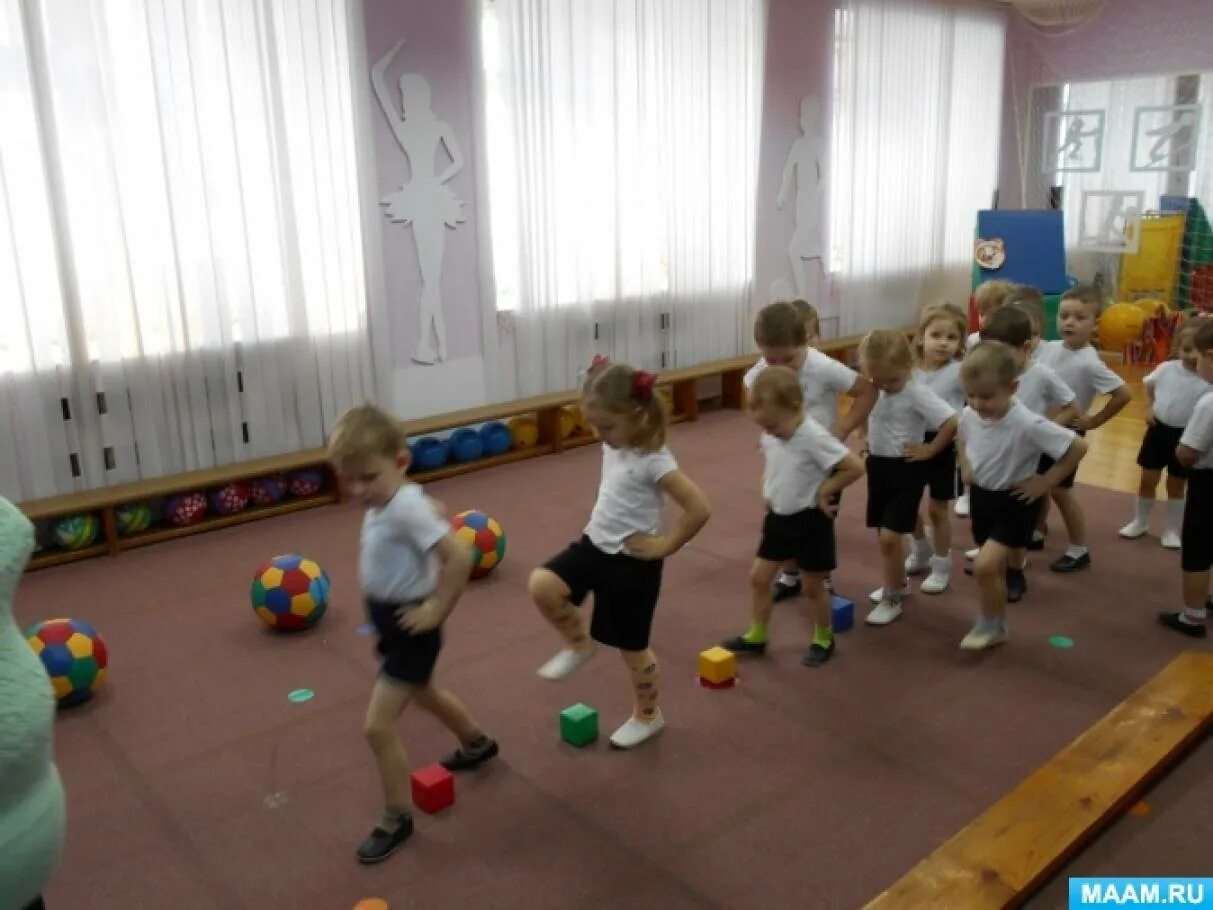 Игра у медведя во бору. У медведя во бору подвижная игра младшая группа. У медведя во бору подвижная игра. У медведя во бору младшая группа. Игра у медведя во бору.