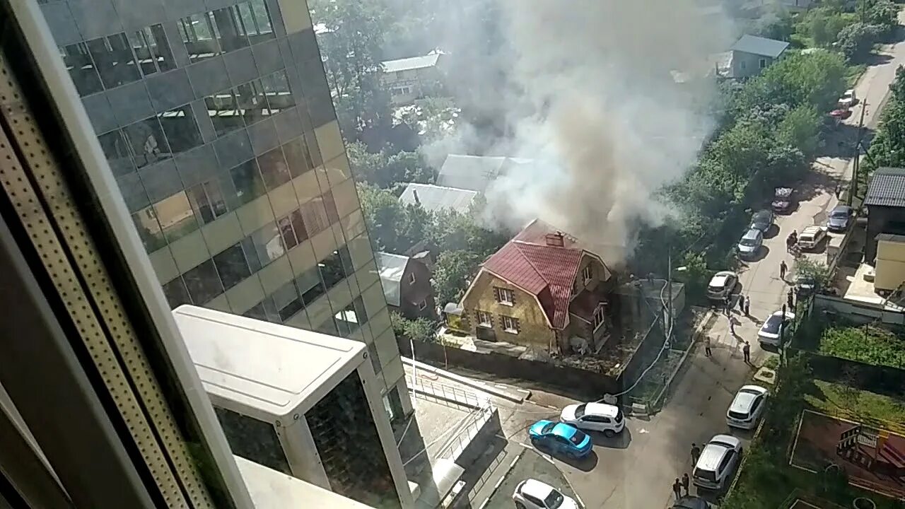 Пожар в Красногорске вчера. Пожар в Красногорске сейчас. Пожар в Павшино. Пожар в Красногорске сегодня в жилом доме. Взрывы в красногорске сегодня ночью 2024