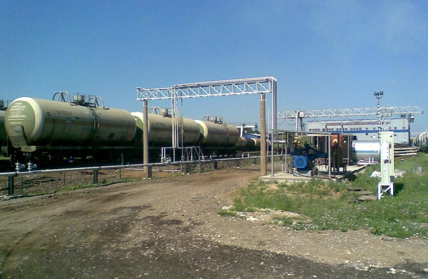 дегазация жд цистерн. дегазация цистерны. зачистка рвс от нефтепродуктов. дегазация цистерны. дегазация резервуара.