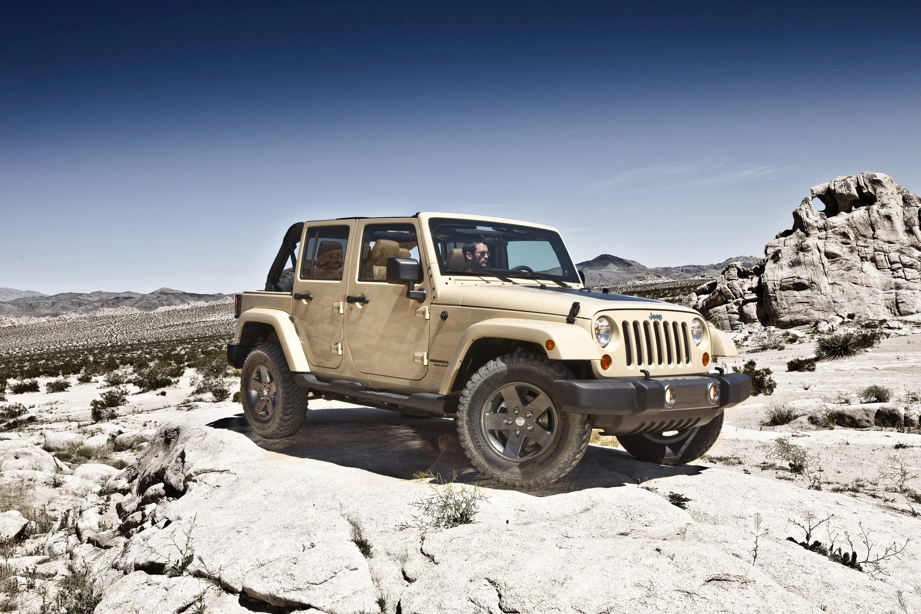 Jeep Wrangler 2011. Jeep Wrangler 2012. Jeep Wrangler Unlimited 2011. Jeep Wrangler Mojave. Что такое внедорожник