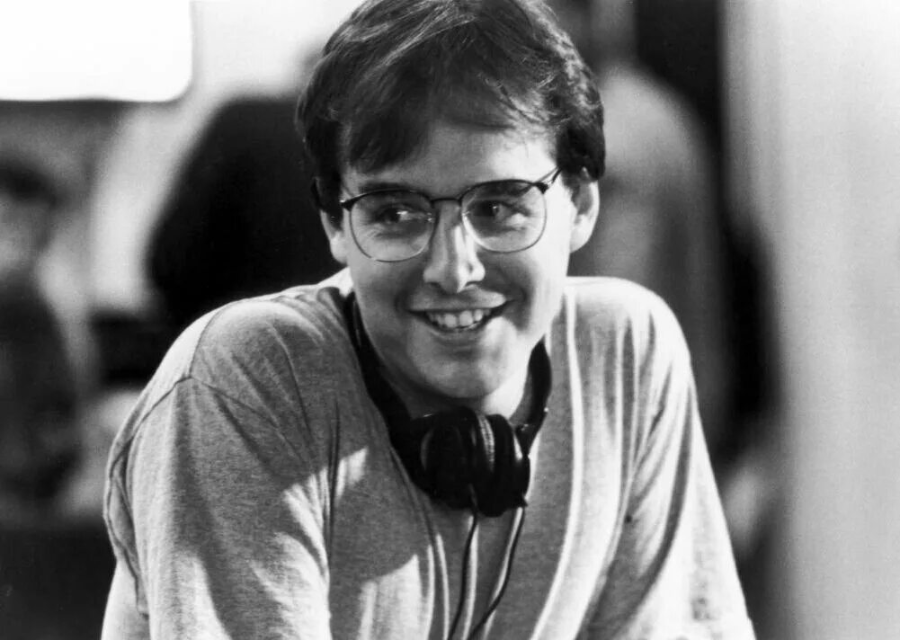 Один дома маколей калкин крис коламбус. Один дома 1 часть кевин. Крис коламбус режиссер. Home alone кевин кричит. Крис коламбус.