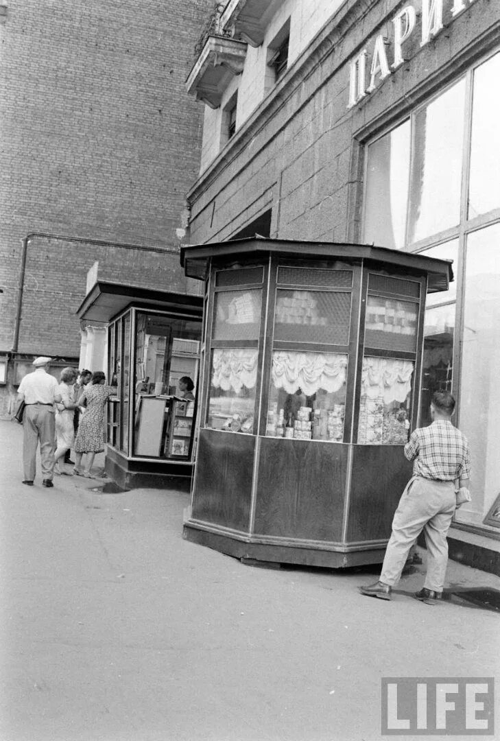 Витрина ссср. Магазин Москва 1960 Москва. Витрины магазинов 60- х годов. Витрины советских магазинов. Витрины магазинов 50х годов.