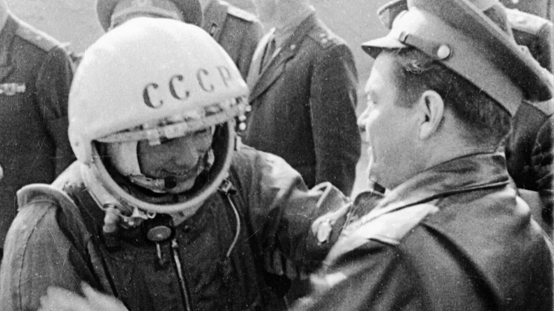 Полет первого человека. Гагарин первый полет в космос. Гагарин 12 апреля 1961.