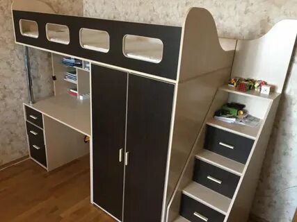 Кровать со шкафом и столом внизу
