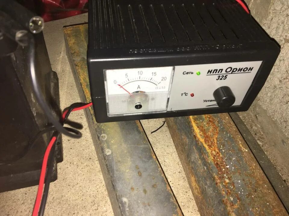 Зарядка акб зу патриот. Стрелка амперметра орион. Зарядник аккумулятора автомобиля зу-55. Как понять что аккумулятор зарядился по амперметру. Как понять что аккумулятор зарядился по амперметру.