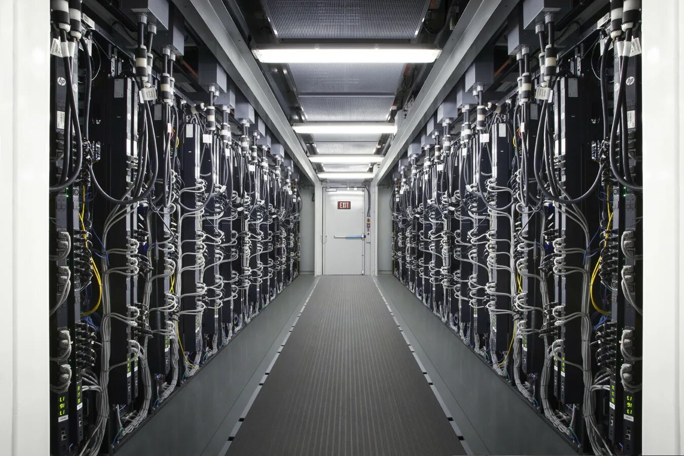 Дата центры бюджетные. Модульный цод 3data. цод дата центр. серверное оборудование. серверная комната.