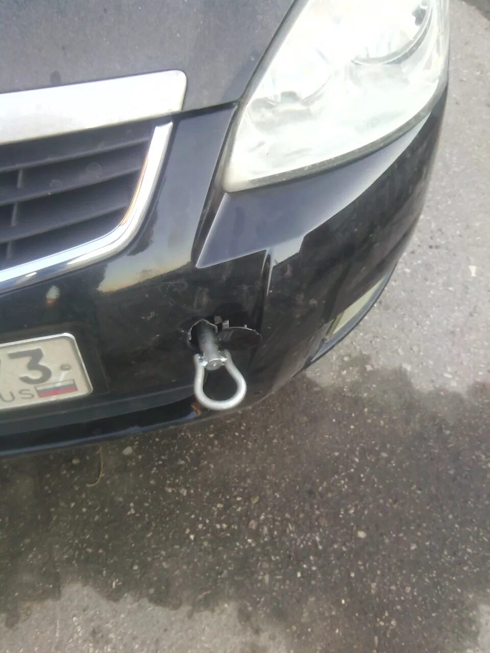 Буксировочный крюк с кронштейном nissan. Mitsubishi outlander крюк буксировочный. Буксировочный крюк ауди 80 б3. Куда вкручивается буксировочный крюк. Фольксваген пойнтер буксировочный крюк спереди.