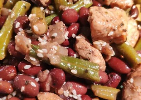 Жареная курица с фасолью