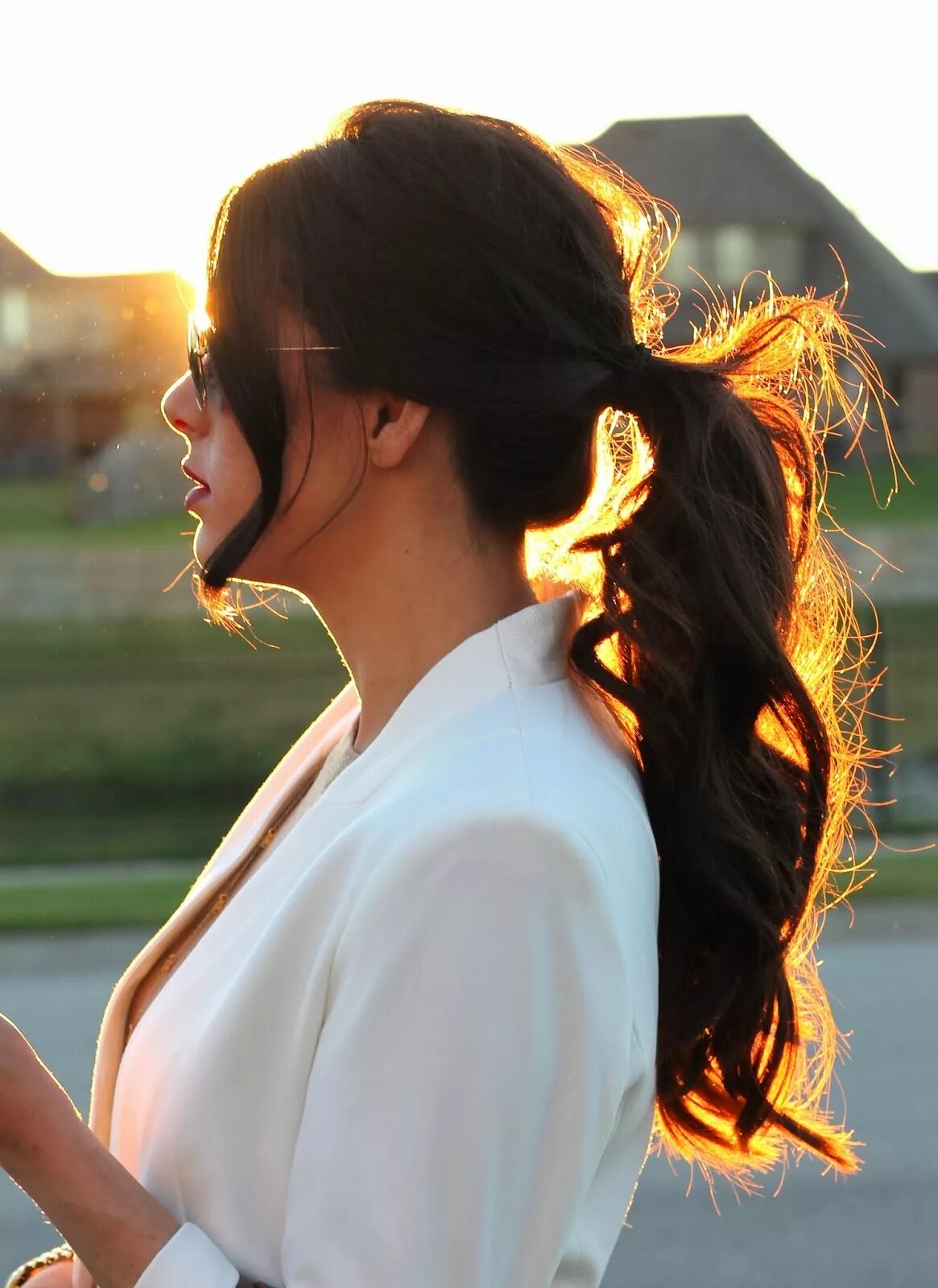 Красивые брюнетки с боку. Брюнетка со спины с длинными волосами. Модель aurela skandaj. Камилла руденко. Брюнетка со спины с длинными волосами.