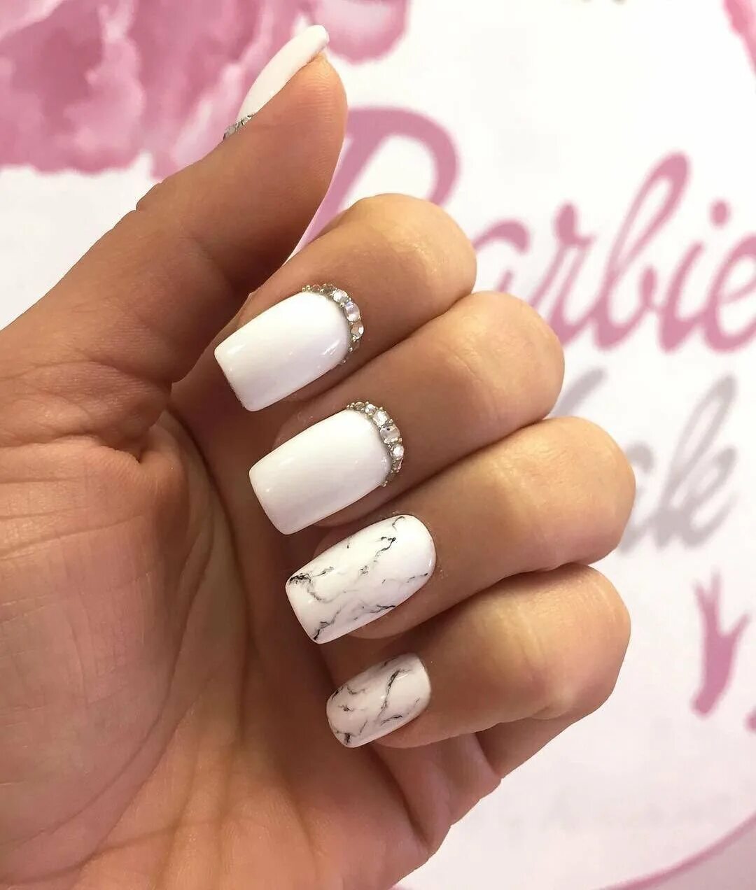 Дизайн белых ногтей с рисунком. Белые ногти. Красивые белые ногти. Маникюр белый с рисунком. Маникюр белый с рисунком красивые.