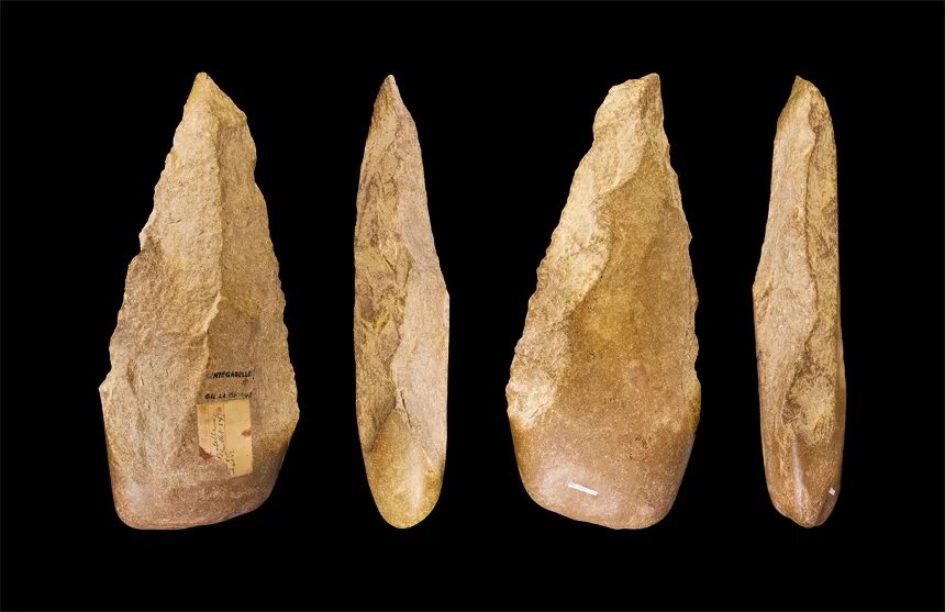 Историческая камень инструмент. Хомо флоресиенсис орудия труда. Prehistoric Flint Tools. Камень как инструмент.