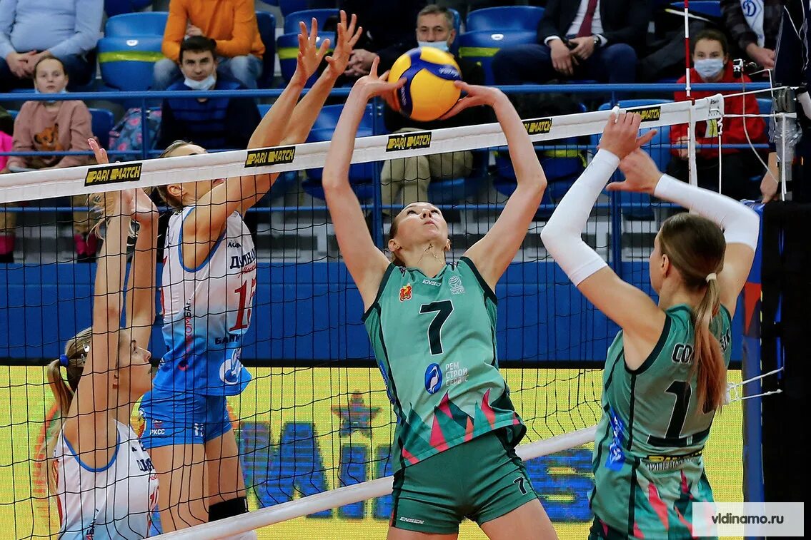 Липецкая волейбольная команда женская. Липецкие волейболистки. Российские волейболистки. Липецкая волейбольная команда женская. Волейбол липецк команда.