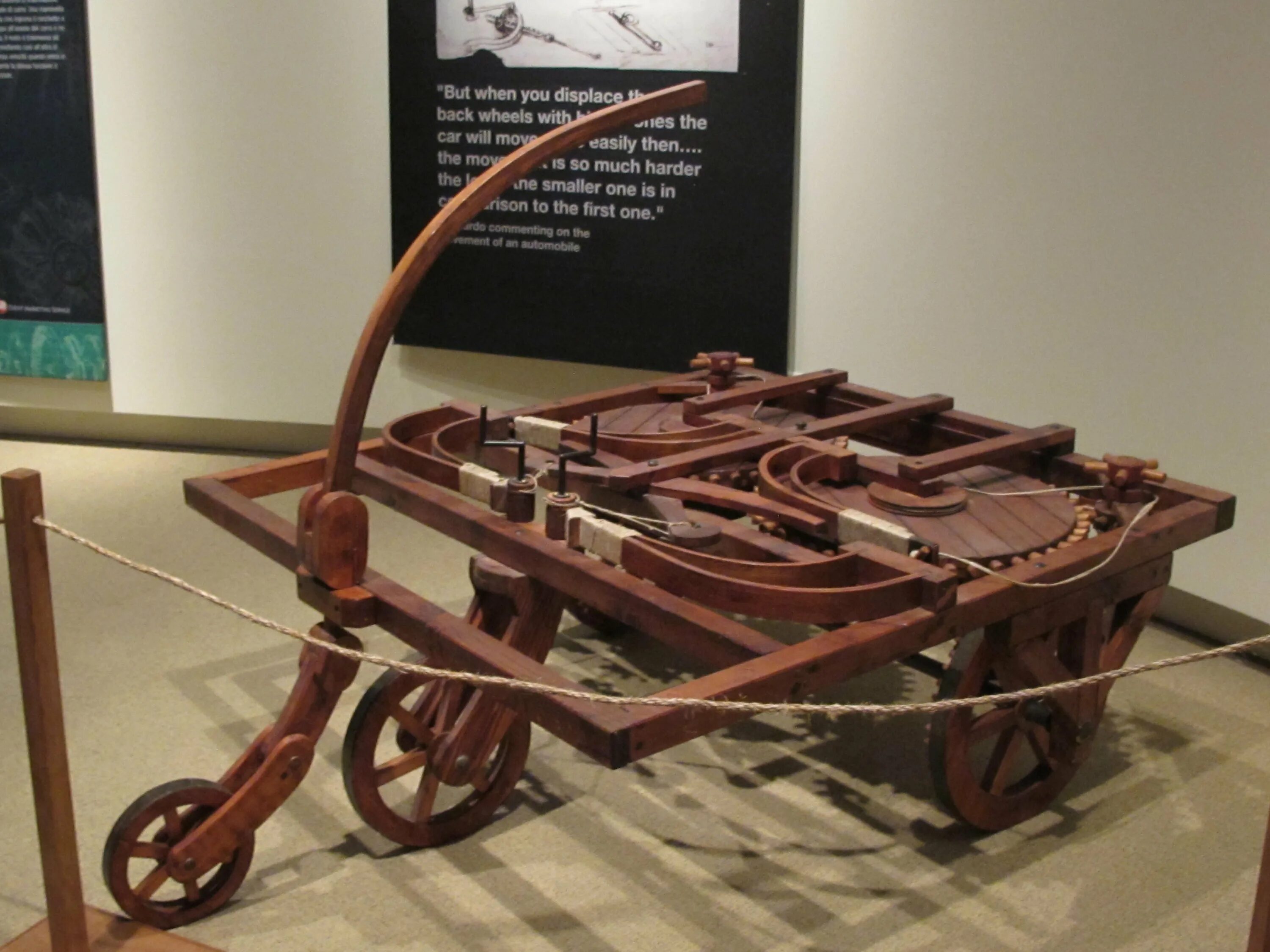 Машина леонардо да винчи. Самоходная тележка леонардо да винчи. Чертежи леонардо да винчи летательные аппараты. Машины леонардо. Машина леонардо да винчи.