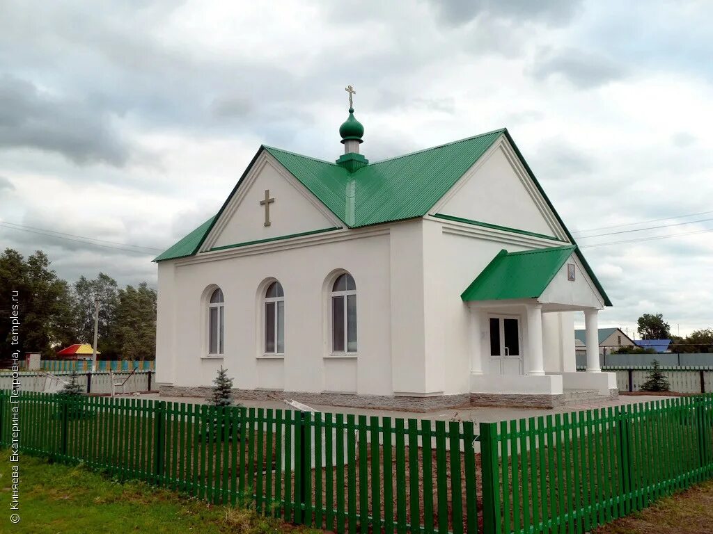 Храм в Приволжье Самарской области. Заволжье Самарская область Приволжский район. Заволжье Самарская область Приволжский район храм-часовня. Якобьевка Приволжский район Самарская область.