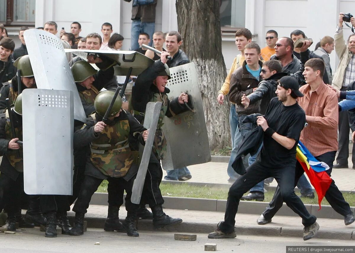 Молдова 2009 революция. 7 Апреля 2009 беспорядки в Кишинёве. Погромы 7 апреля 2009 в Кишиневе.