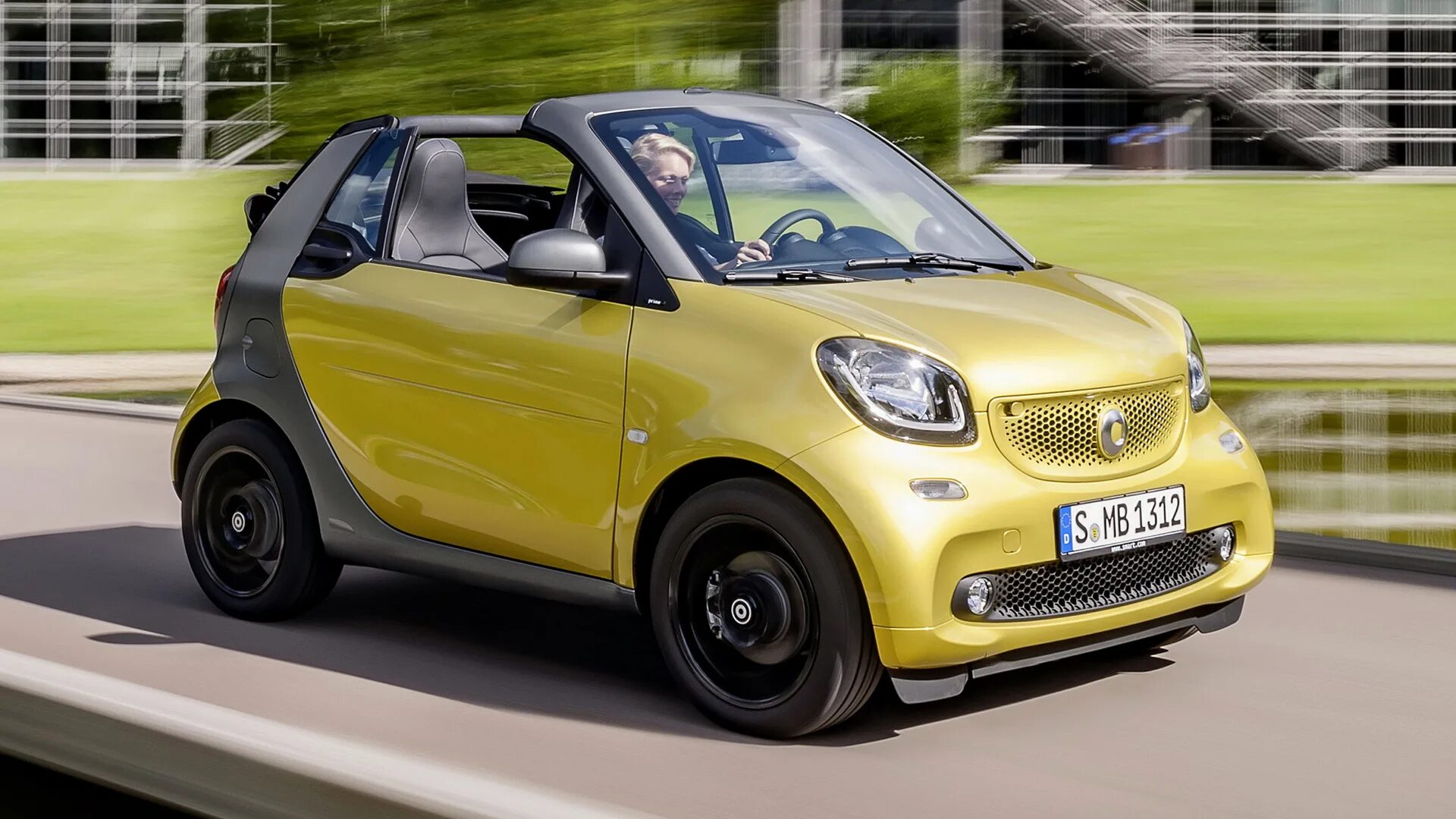 Лучшие модели смарт. Smart fortwo cabrio 2016. smart fortwo ushuaia. смарт кабриолет 2004. смарт форту с откидной крышей.