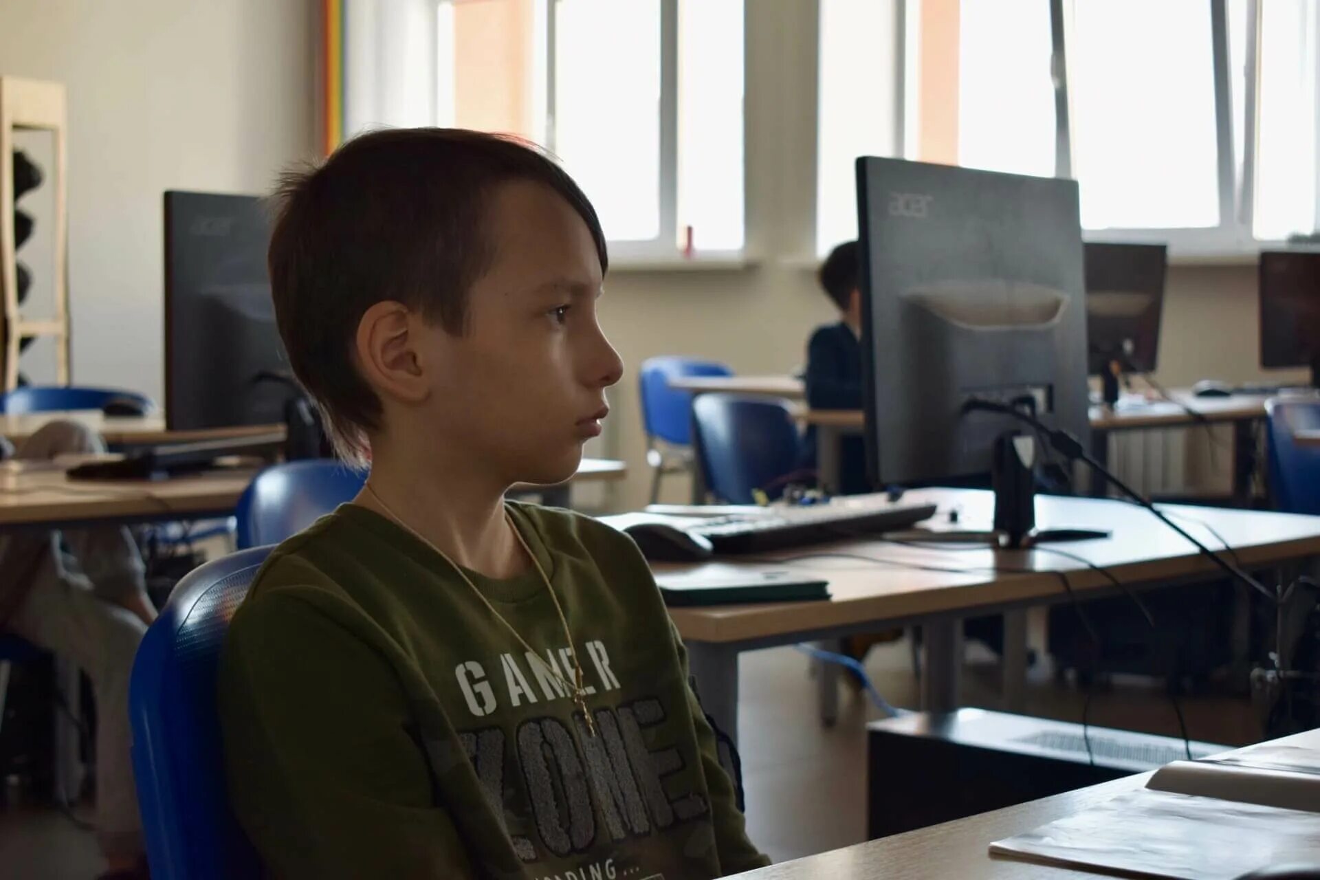 Интриги предателей картинка. Трус и предатель. Классный час на тему дружба. Нарисовать героя фильма не трус и не предатель. Киноурок не трус и не предатель.