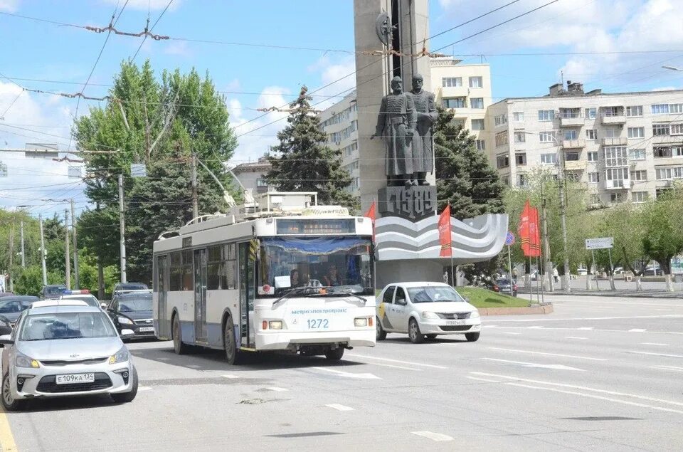 Остановиться в волгограде. Волгоградский троллейбус. Автобус Волгоград 2022. Троллейбусы Волгограда 4642. Автобус троллейбус Волгоград.