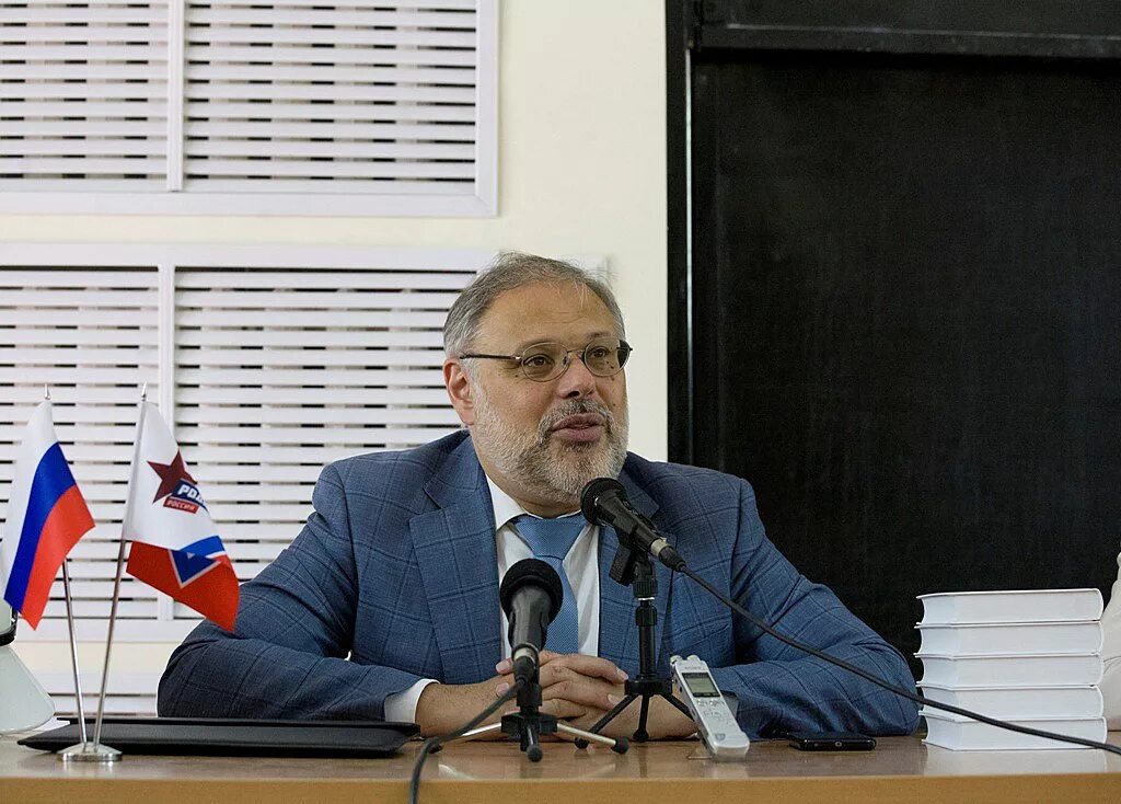 Люди власти хазин. Сайт хазина кризис. Хазин мировой экономический кризис. Хазин комсомольская правда. Сайт хазина кризис.