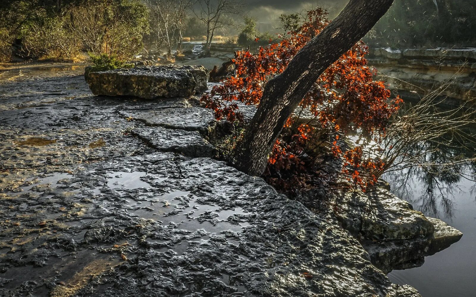 Raining rivers. Дождь на реке. Дождливая река. Rain река. Дождь река красивые.