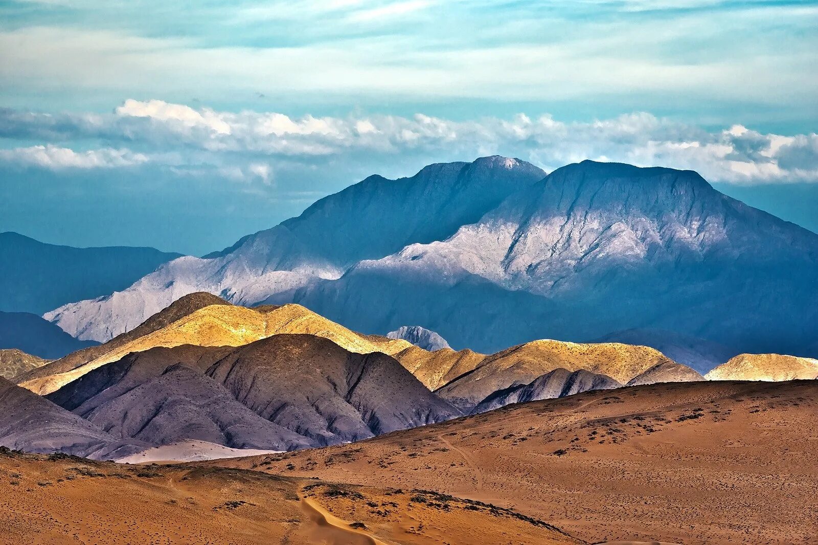1 гора в африке. Танзания вулкан килиманджаро. Вулкан мавензи. Гора килиманджаро в танзании, африка. Танзания гора килиманджаро.