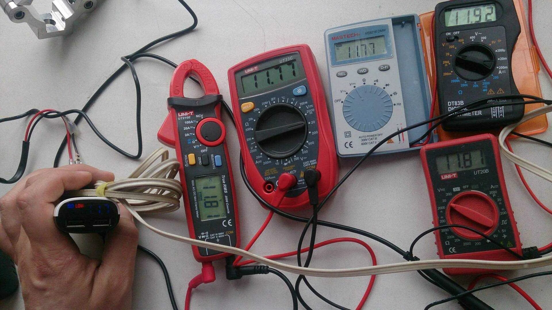 Мультиметр для прозвонки проводов. Прозвонка кабеля на мультиметре. Прозвон провода мультиметром m890g. Значок прозвонки на мультиметре. Прозвонить провод мультиметром на обрыв.