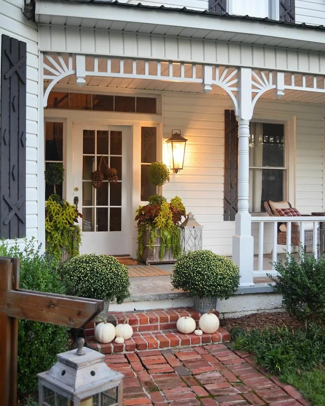 Свет на крыльце частного дома фото 22 Landscape Lighting Ideas Diy outdoor lighting, Landscape lights diy, Outdoor