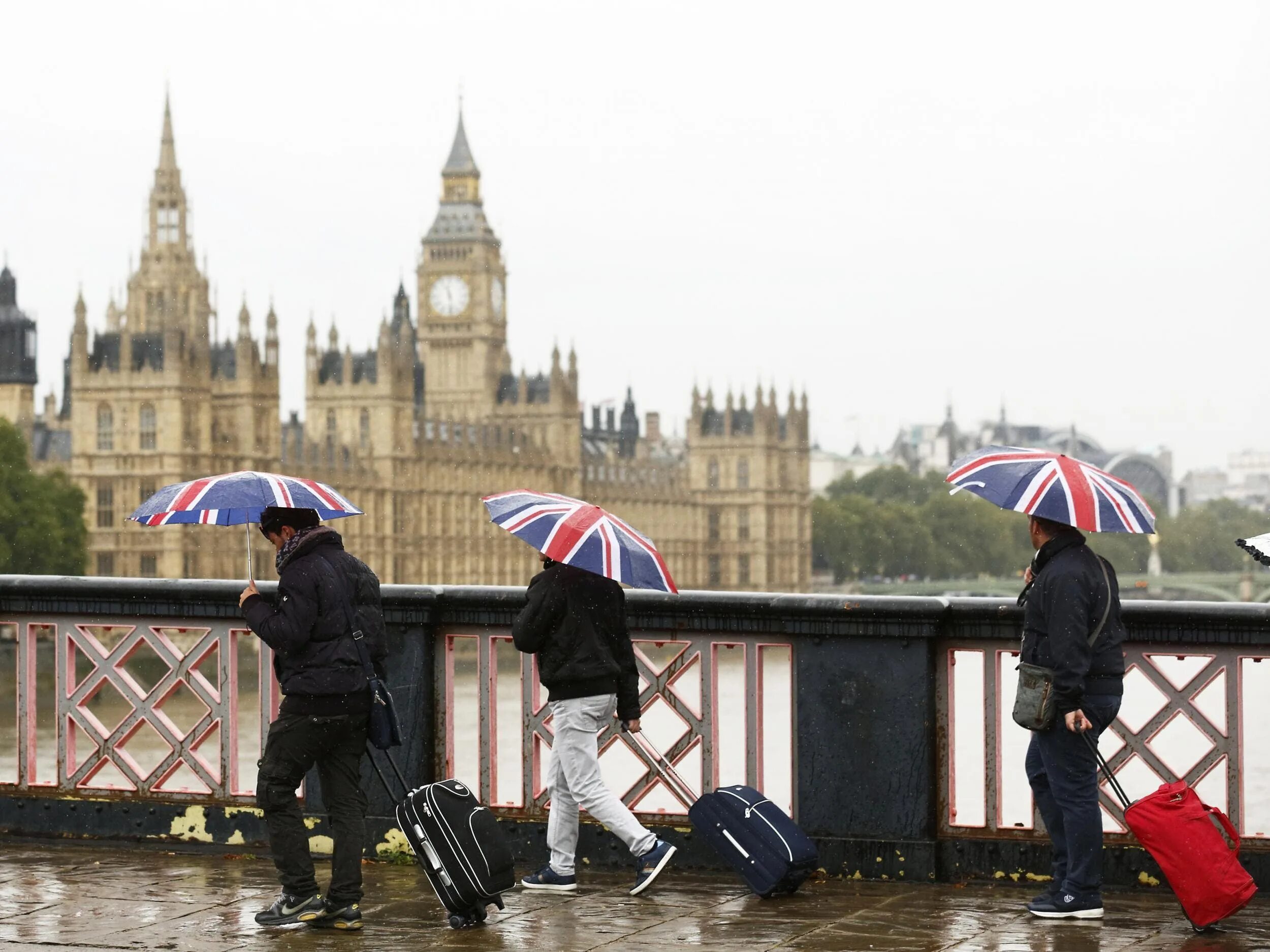 The british climate. Дождь в Англии. Дождь в Лондоне. Дождливая Англия. Лондон под дождем.