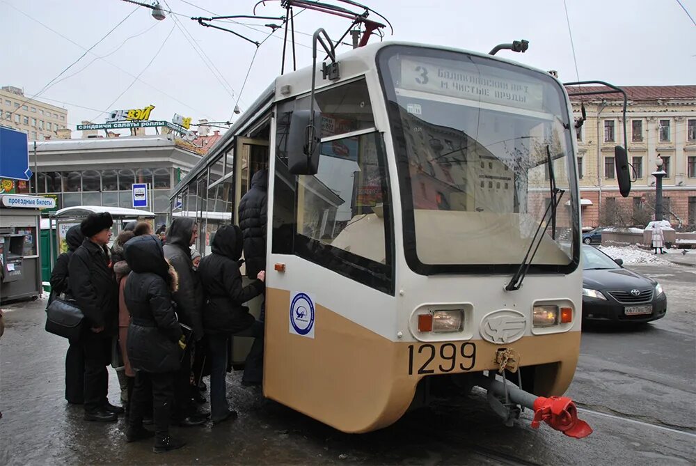 Какой трамвай ездит. Метро в котором ходят трамваи. Ездят ли в Москве трамваи. В метро ходят трамваи. Новый собянинский трамвай.