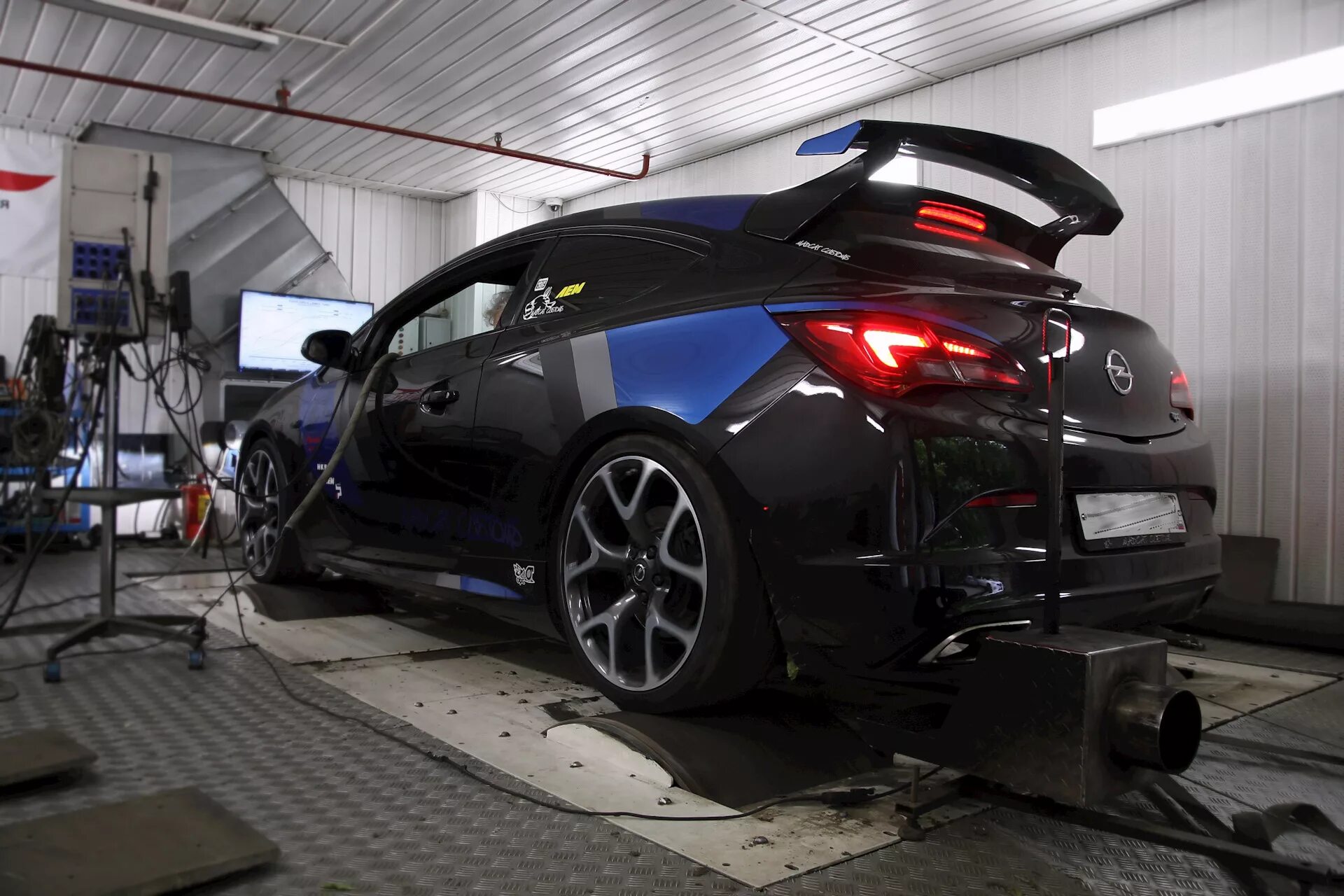 Тюнинг опель j. Opel Astra OPC Tuning. Opel Astra j OPC Tuning. Тюнингованный Opel Astra OPC. Opel Astra OPC Tuning Black.