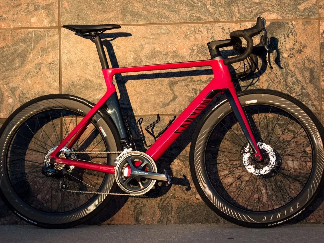 Canyon bikes. Велосипед каньон Canyon. Шоссейный велосипед Canyon. Canyon Ferrari велосипед. Canyon Ultimate CF EVO Disc.