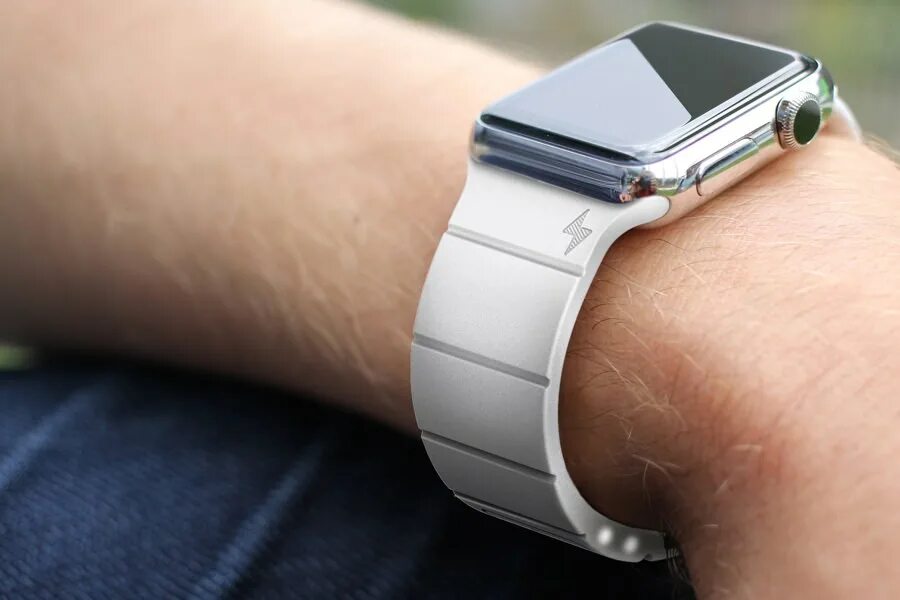 Автономность apple watch. Apple watch 8 новые ремешки. часы эпл на руке с браслетом. кожаный ремешок для apple watch. браслет на эппл вотч металлический.