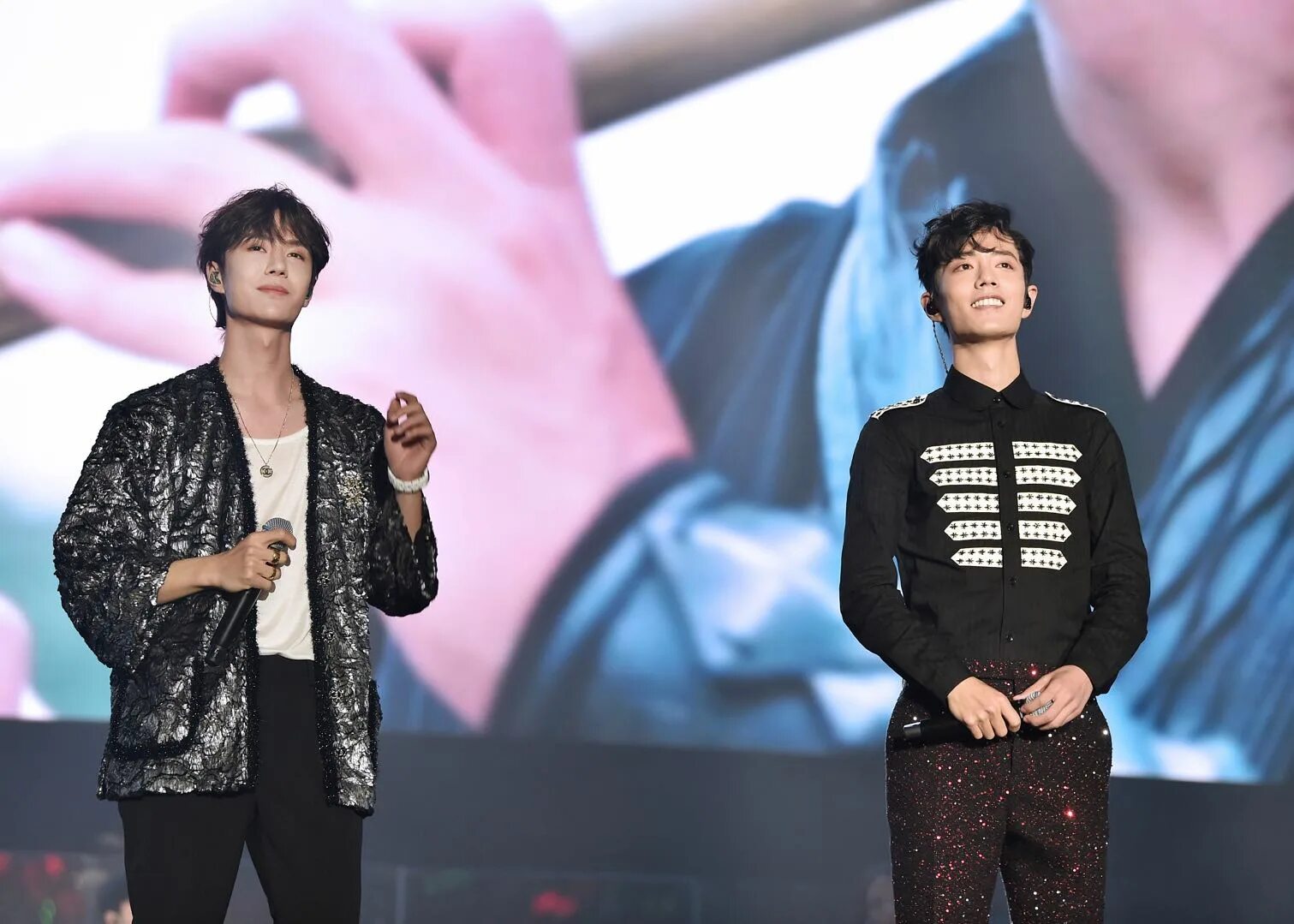 Some entertainment. Itzy wannabe. Литтл. Хаус танец. Some entertainment.