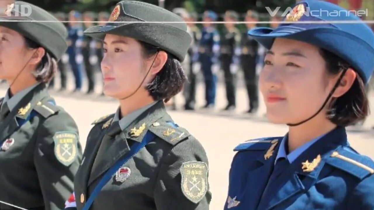 Женщины в китае видео. Женщины китая. Китайские девушки на параде. Yui beijing 2008. Женщины в китае видео.