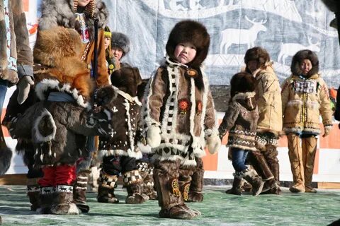 Верхняя зимняя одежда эвенков из оленьих шкур