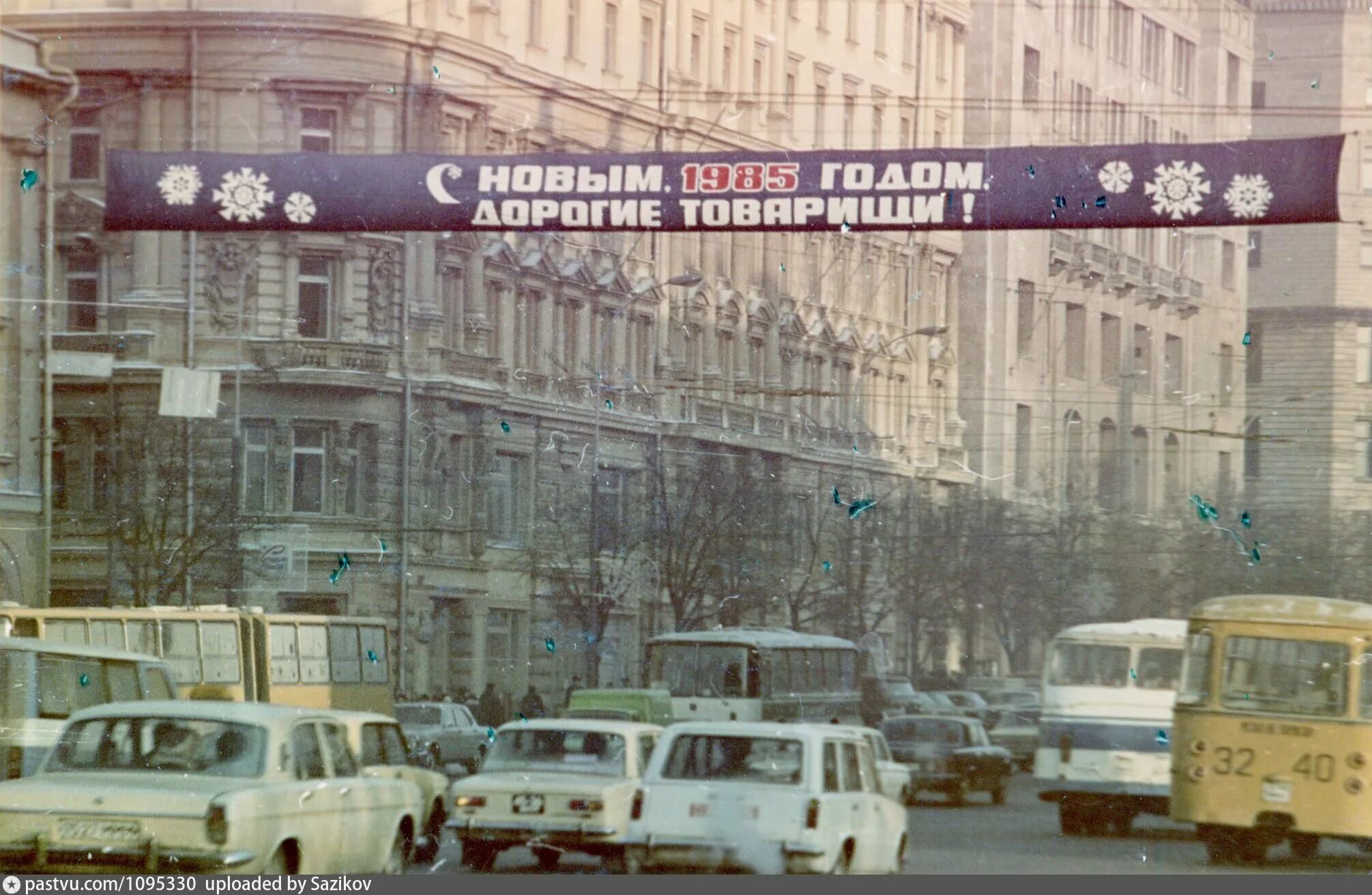 Тверская улица 1998 год. Москва 1998 год. Улицы Москвы в 1998 году. Новый год Москва 1998.