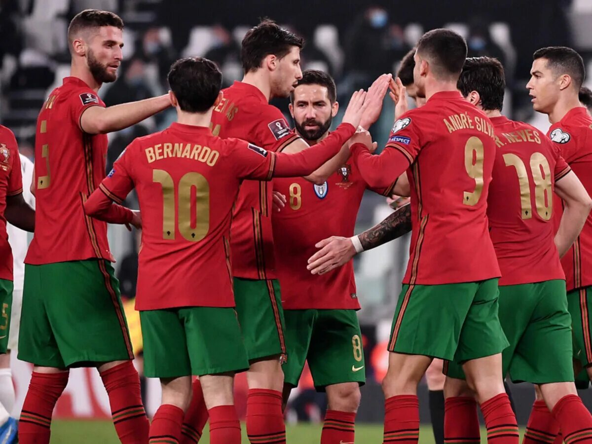 Футбол португалия 2016. Футболисты сборной португалии. Сборная португалии по футболу состав. Евро u17 2024 portugal. Форма сборной португалии 2024 на евро.