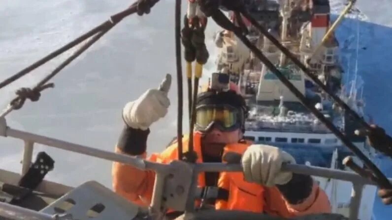 Охотское море камчатка шторм. Фото море непогода катер. Погода в охотском море для моряков. Новости про мужчину в охотском море. Новости про мужчину в охотском море.