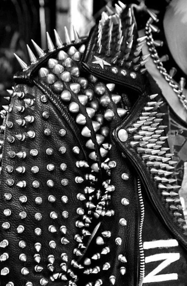 Панк жилетка пурген. Куртка хеви металл стиль. Куртка косуха панковская. Black metal косуха. Rockmerch косухи.